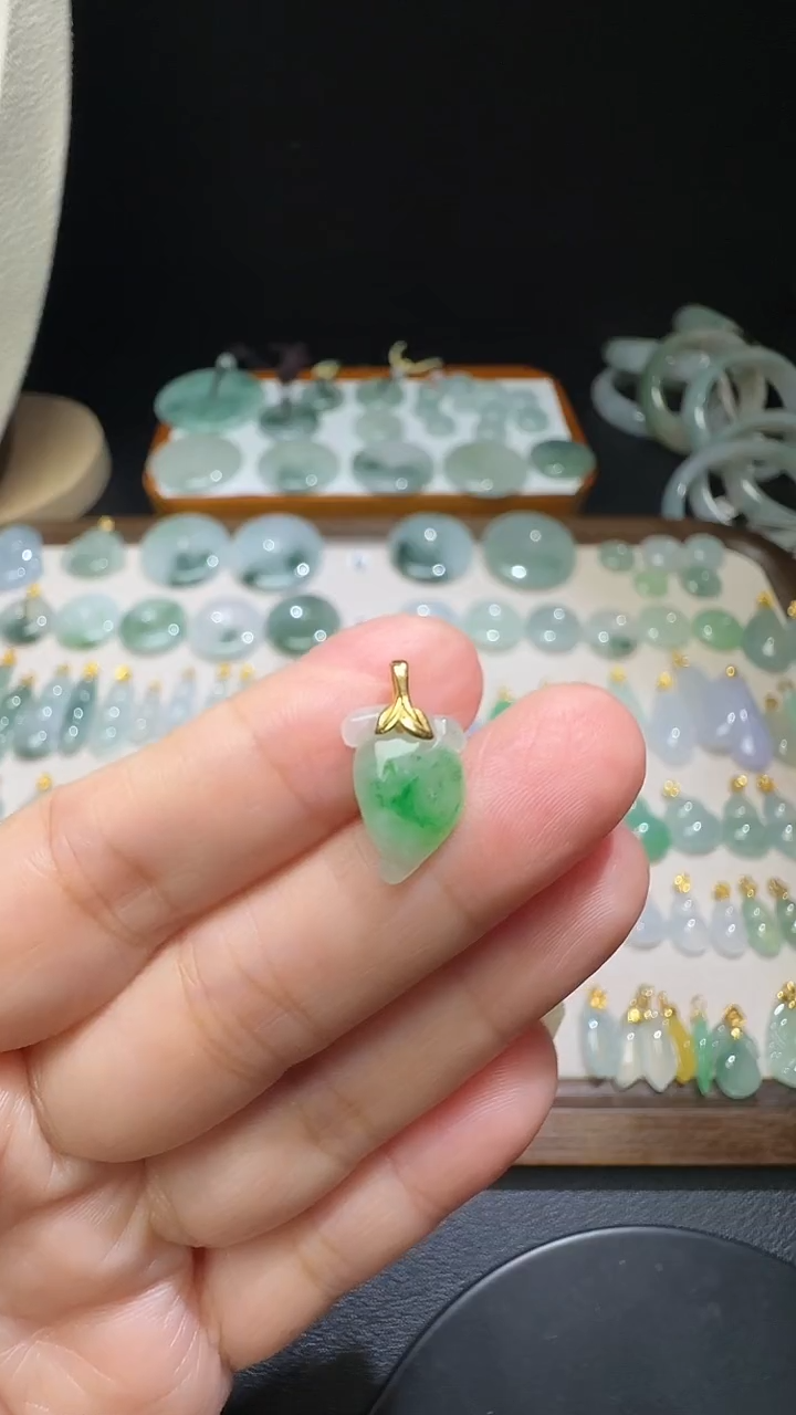 翡翠18K金镶嵌吊坠(不含链)小桃子