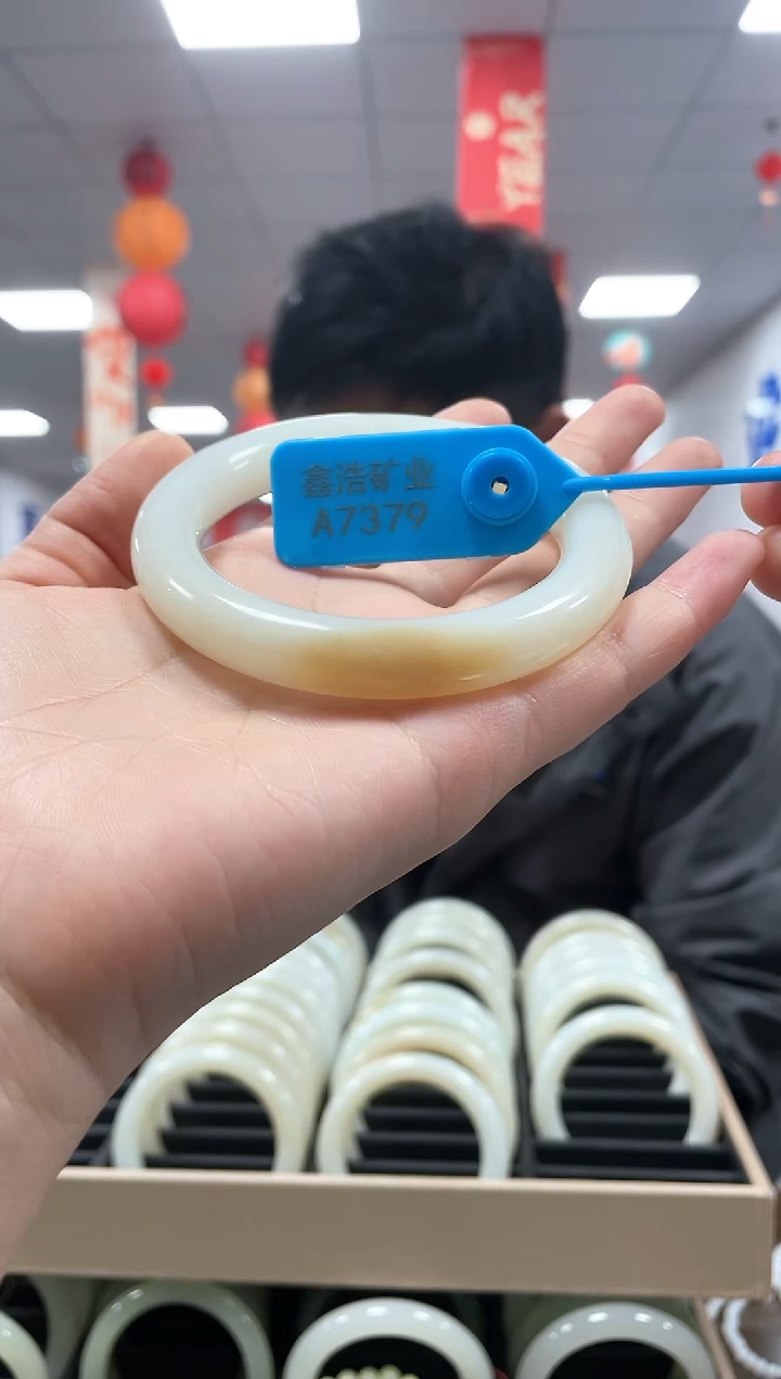 【闪购商品】和田玉手镯未镶嵌58圈 A7379  蜂蜜糖手镯一条