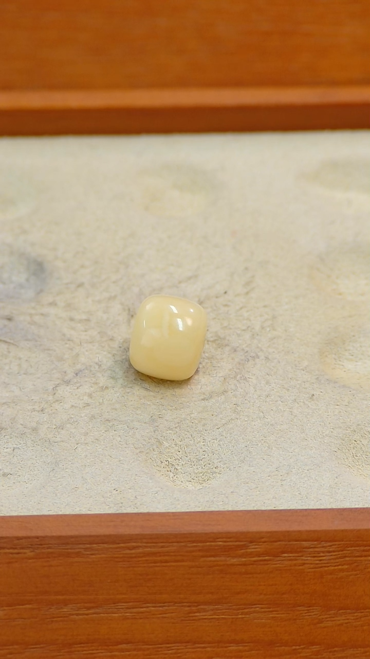 【闪购商品】蜜蜡裸石未镶嵌俄料10MM0.6克