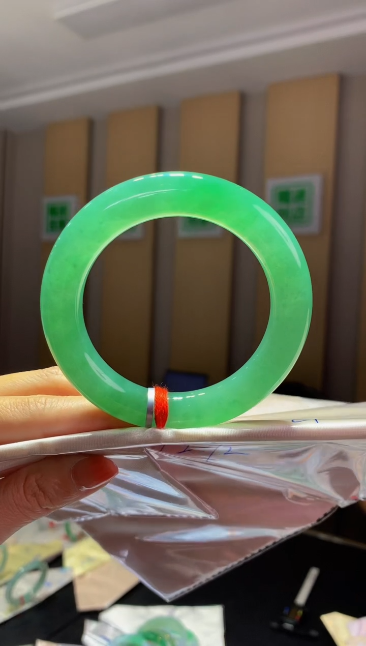 未镶嵌手镯翡翠-C1 圈口57.1 全款110万 定金2万