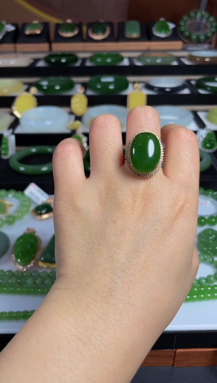 【闪购商品】和田玉戒指18K金镶嵌.