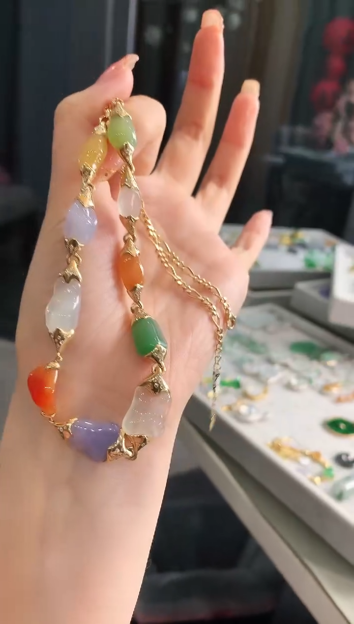 【闪购商品】翡翠颈饰18K金镶嵌吊坠