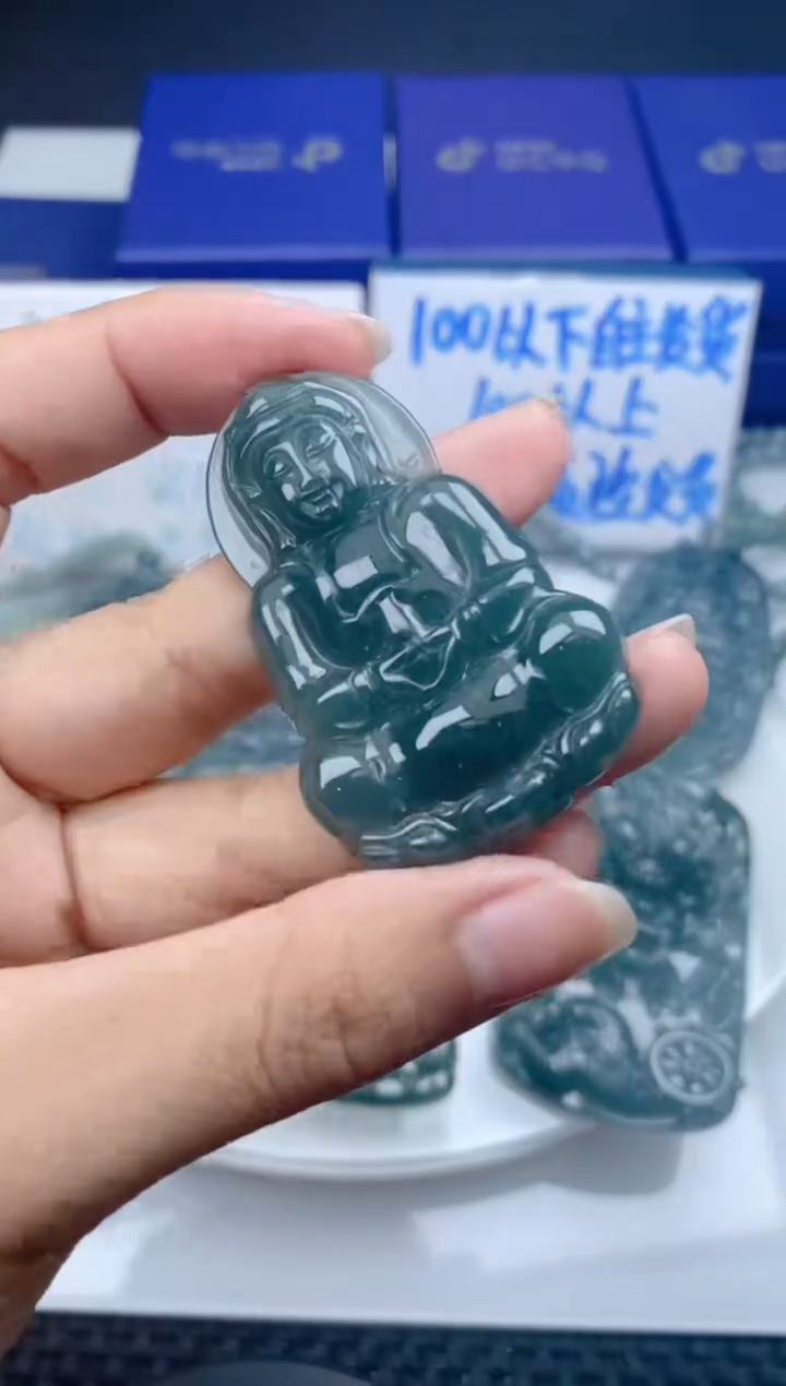 翡翠未镶嵌颈饰 