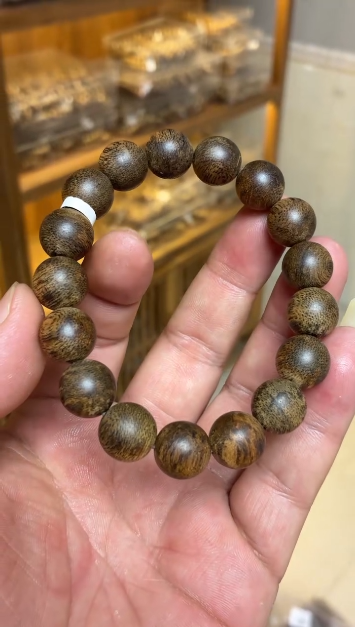 沉香手串 菩萨棋圆珠单圈1.3多样性发其一