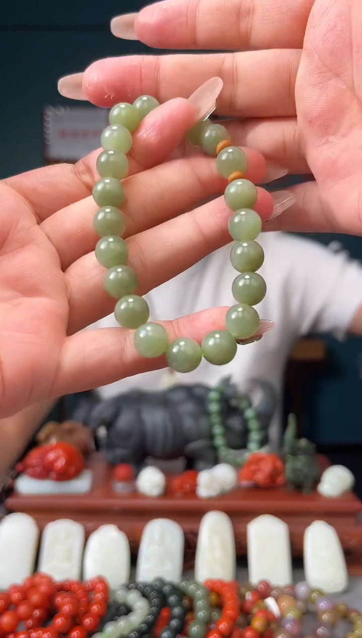 和田玉未镶嵌颈饰手串