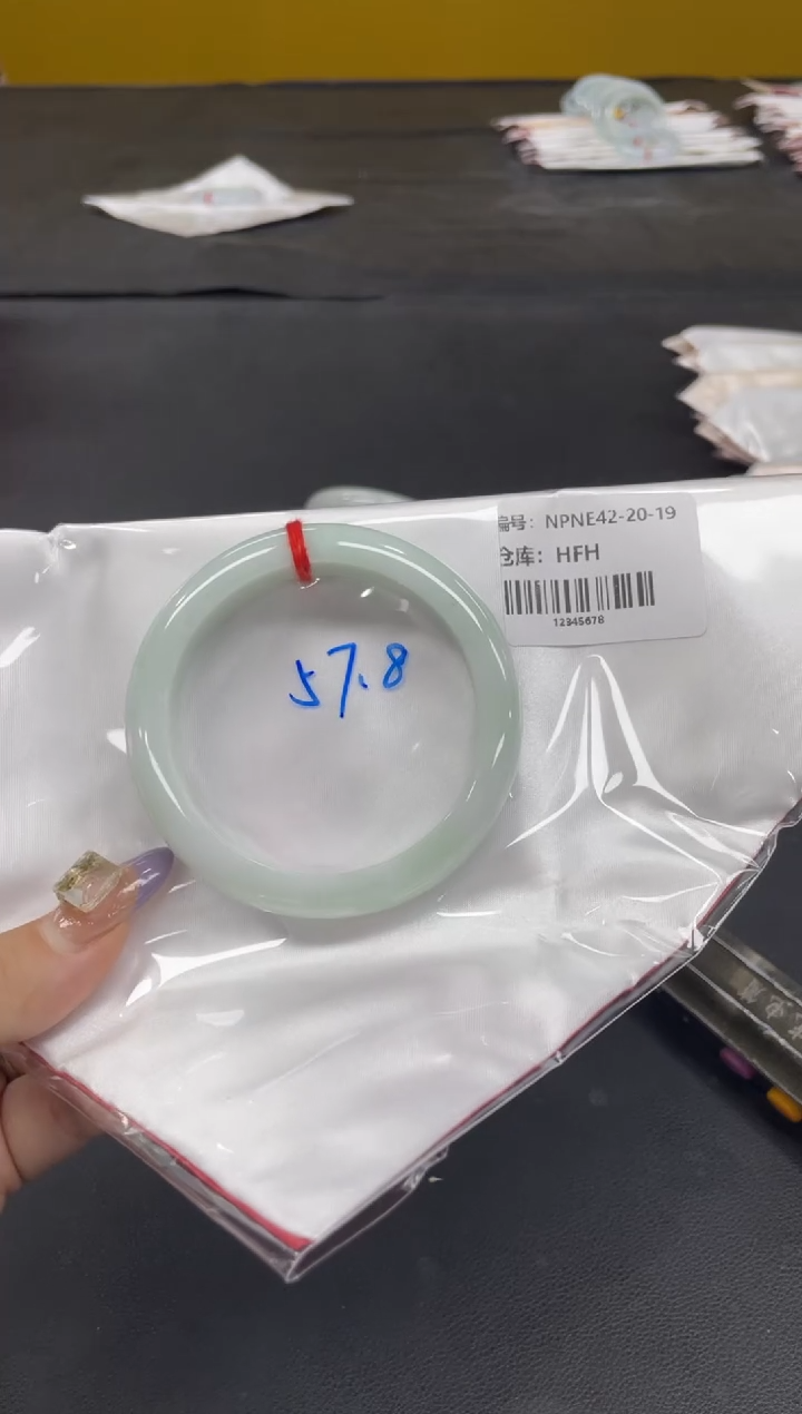 未镶嵌手镯翡翠翡翠手镯