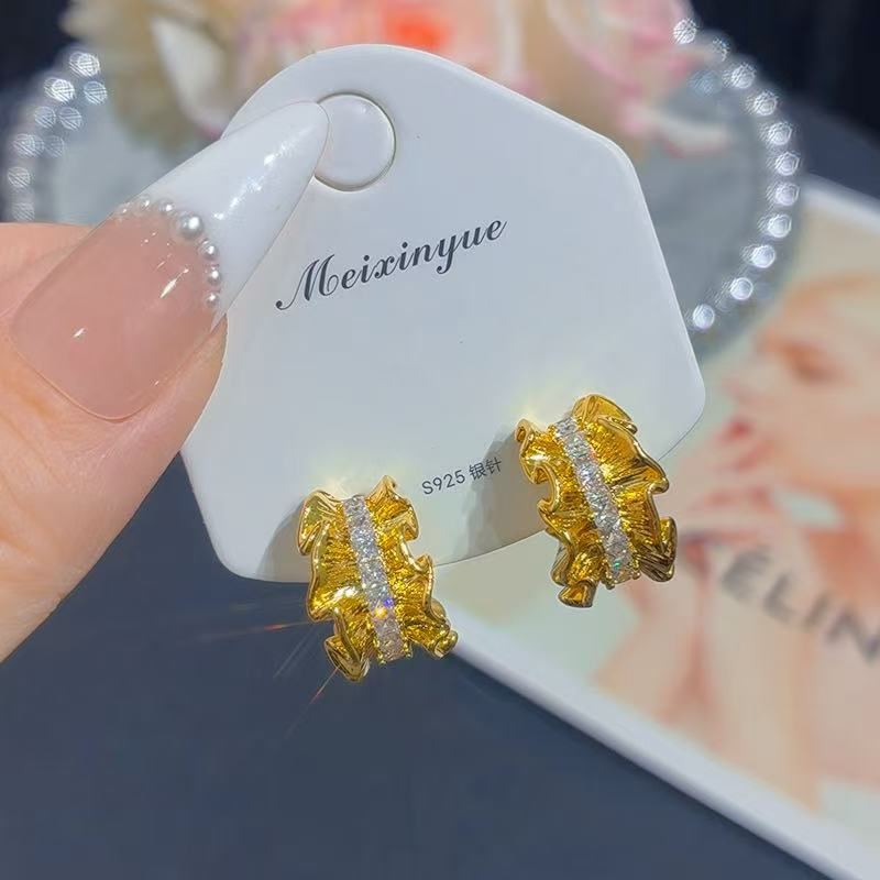 铜合金合成锆石耳饰 气质轻奢时尚复古法式个性精致圈圈F01