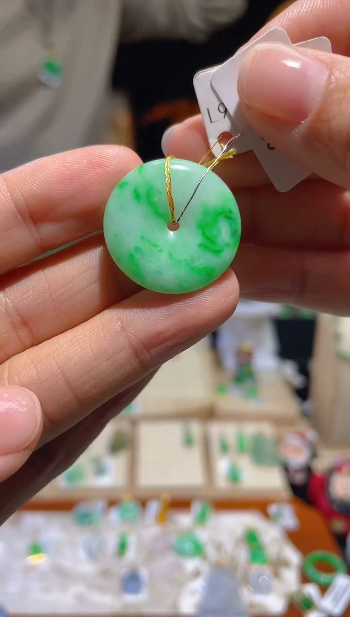 【闪购商品】翡翠颈饰未镶嵌假一赔三