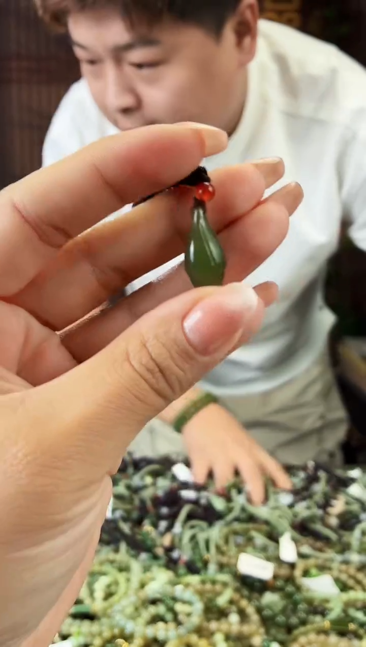 和田玉未镶嵌颈饰拍一发一