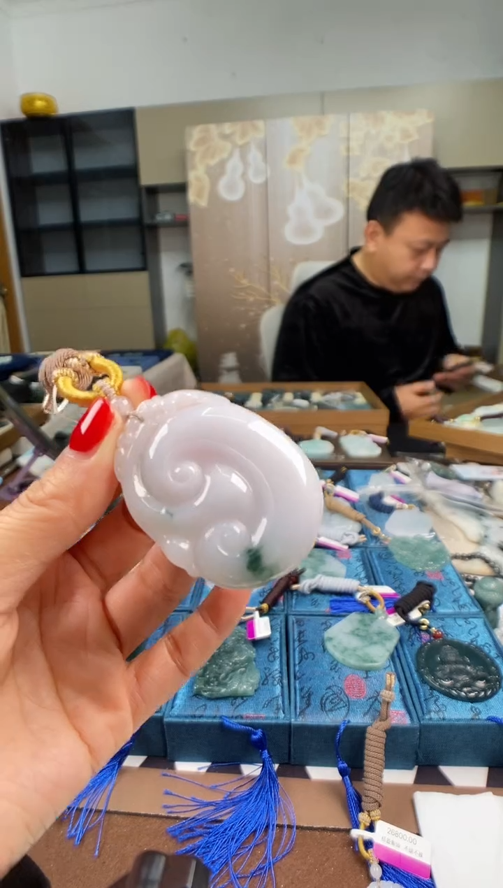 颈饰未镶嵌翡翠 多样性发其一