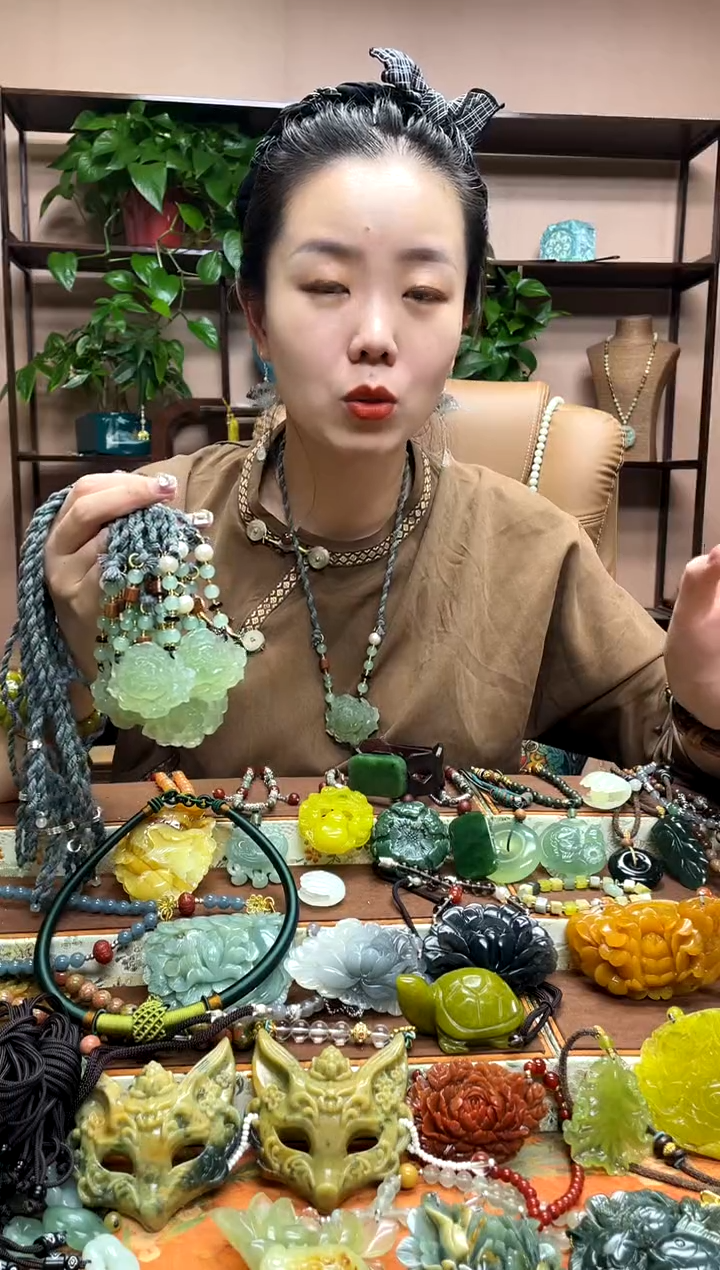 未镶嵌岫玉颈饰多样性发货发其中之一