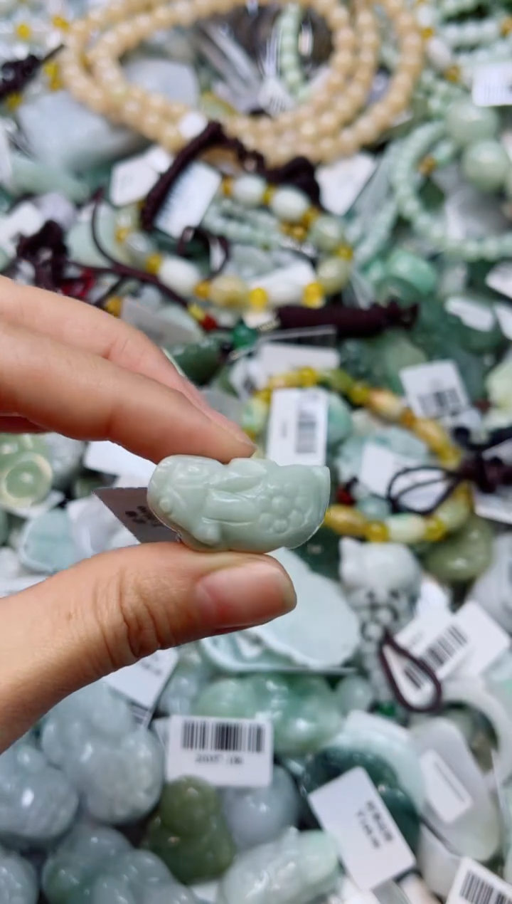 【闪购商品】翡翠颈饰未镶嵌00018702