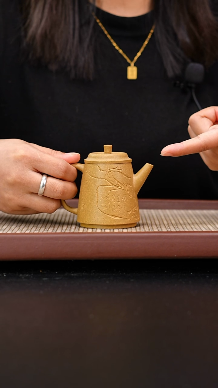 茶壶紫砂金黄段汲直刻绘130