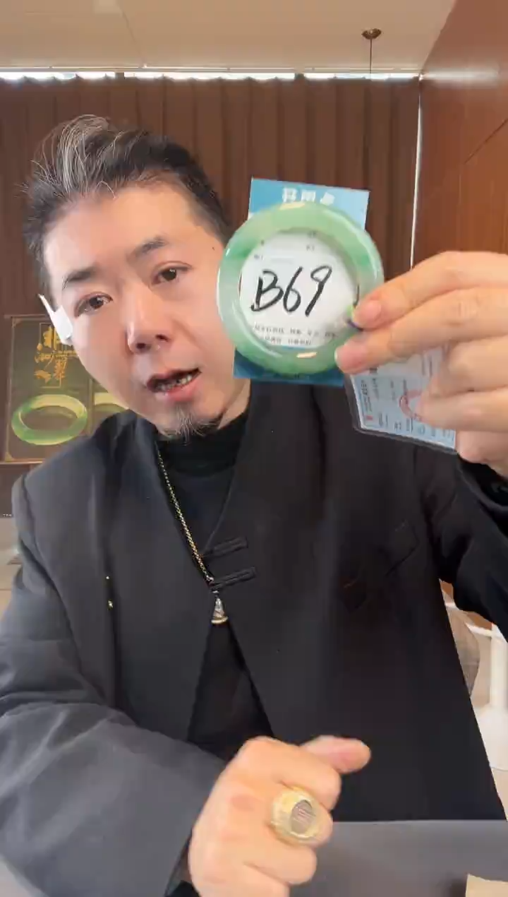 【闪购商品】石英质玉手镯未镶嵌非洲翠