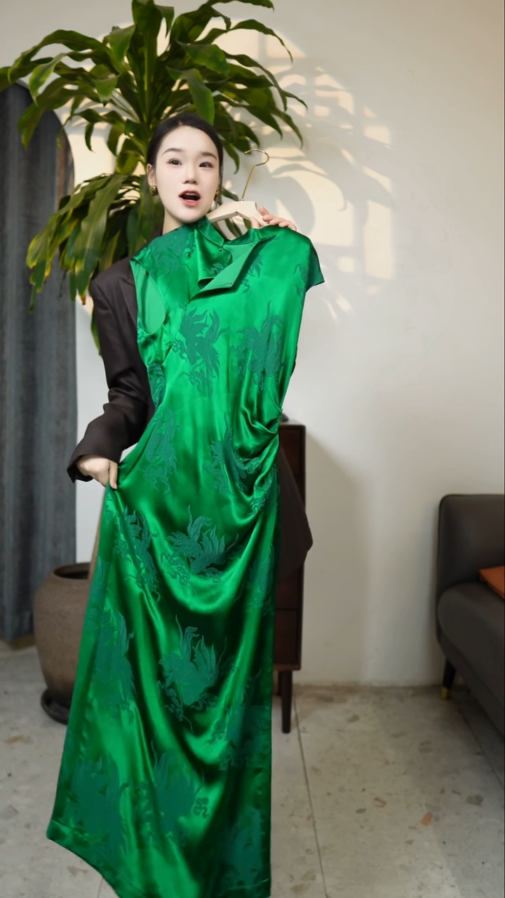 绿色中式刺绣款旗袍 S码