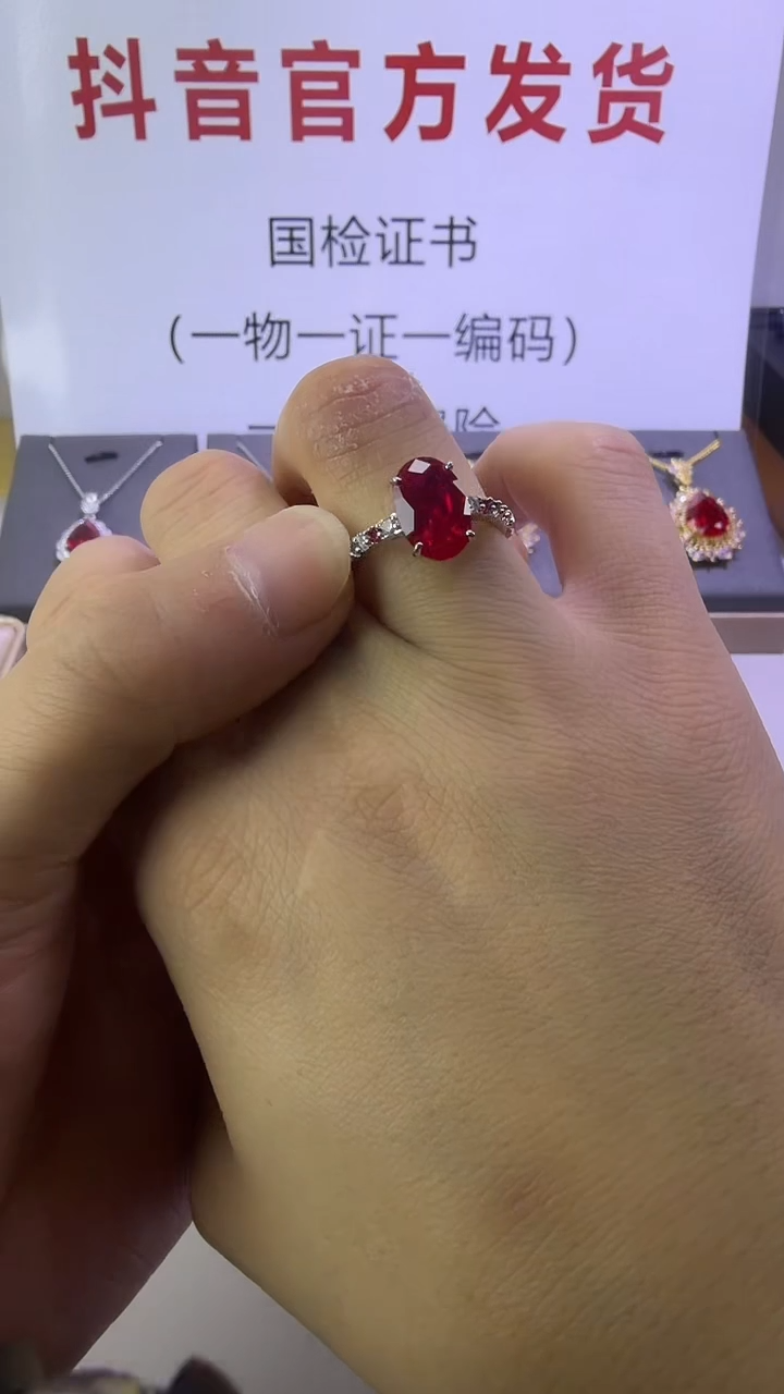 18K金镶嵌戒指红宝石25