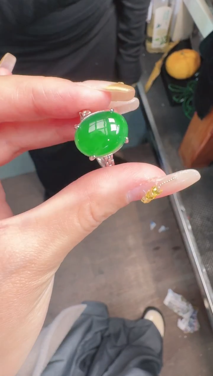 未镶嵌定制翡翠A货有轻微色差属于正常现象，戒指多样性发货1