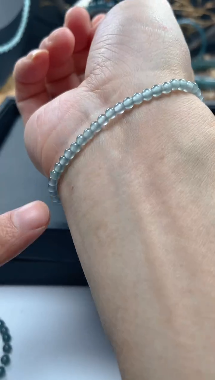 【闪购商品】翡翠手链未镶嵌多样性发货56颗卡3