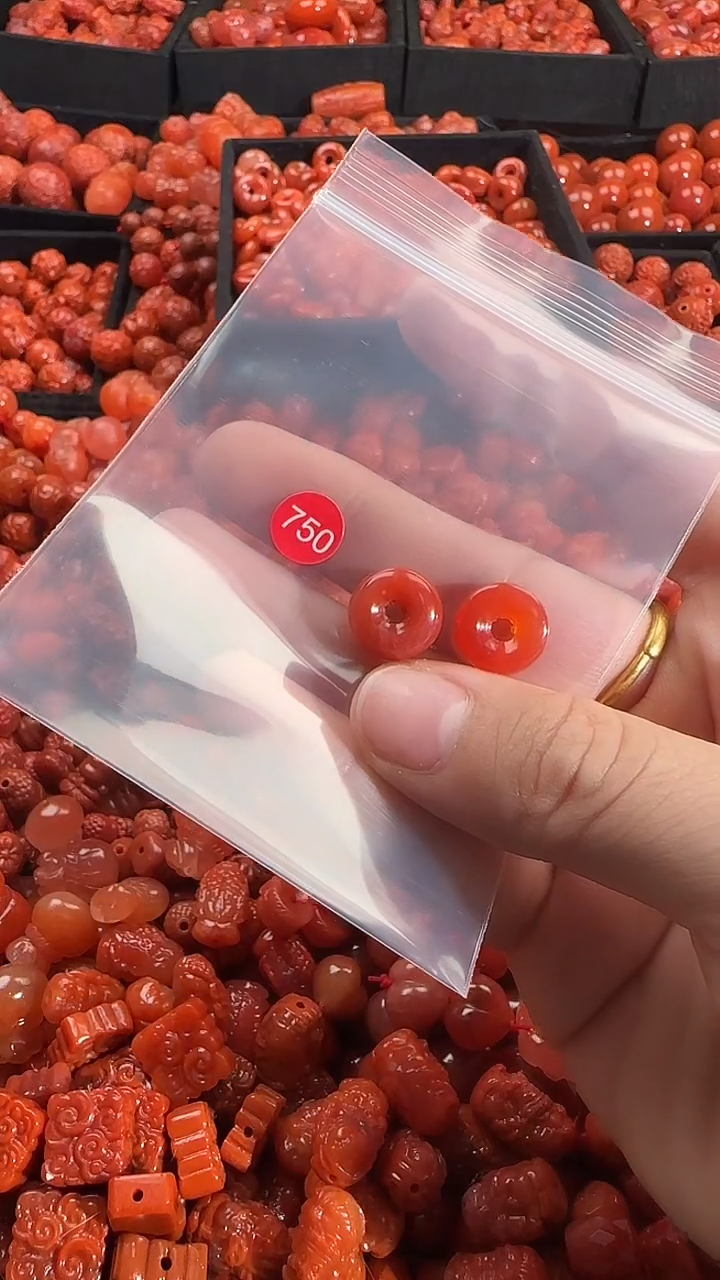 颈饰未镶嵌南红玛瑙1