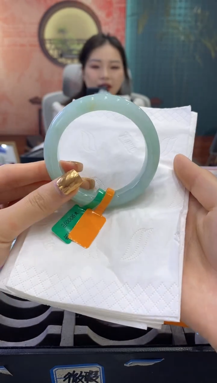 【闪购商品】翡翠手镯未镶嵌多人03808