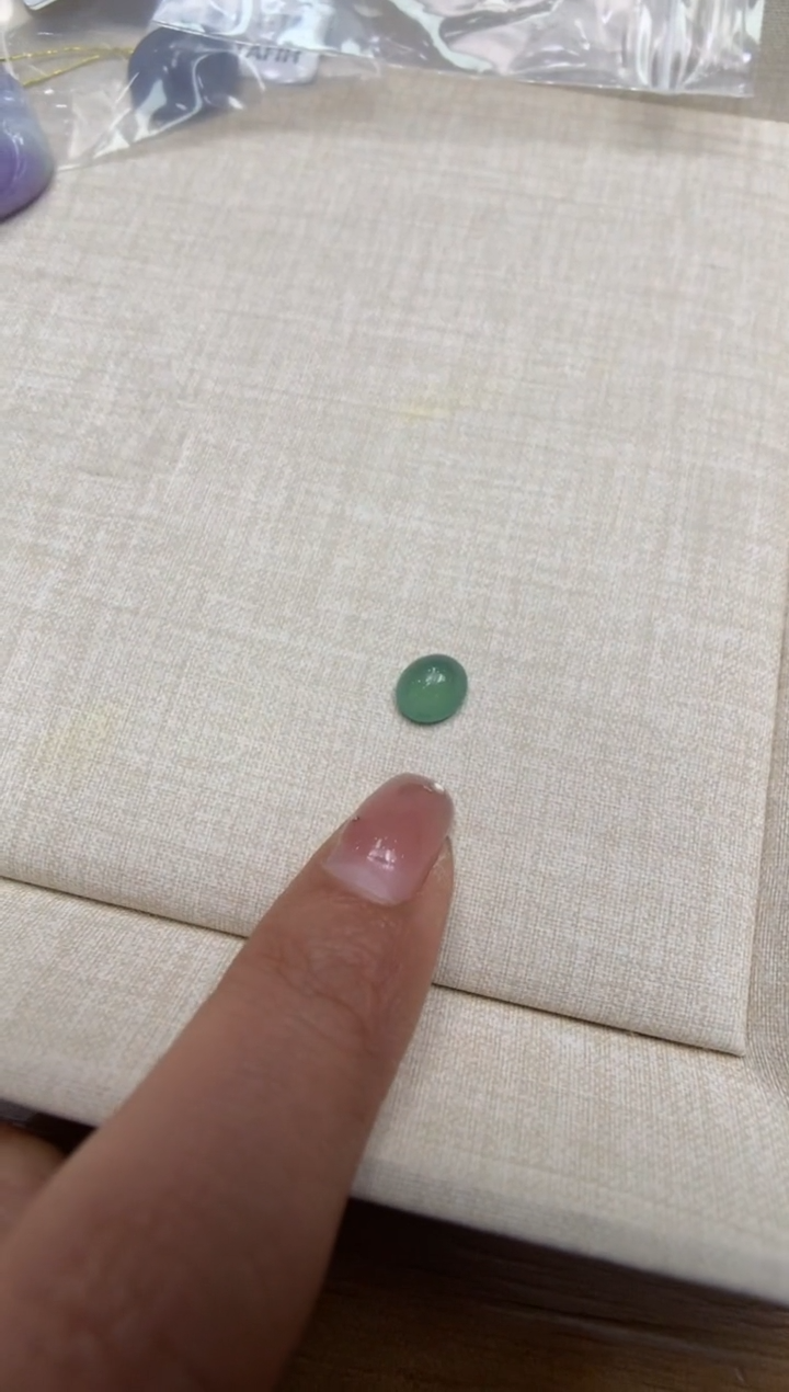 【闪购商品】翡翠颈饰未镶嵌蛋面