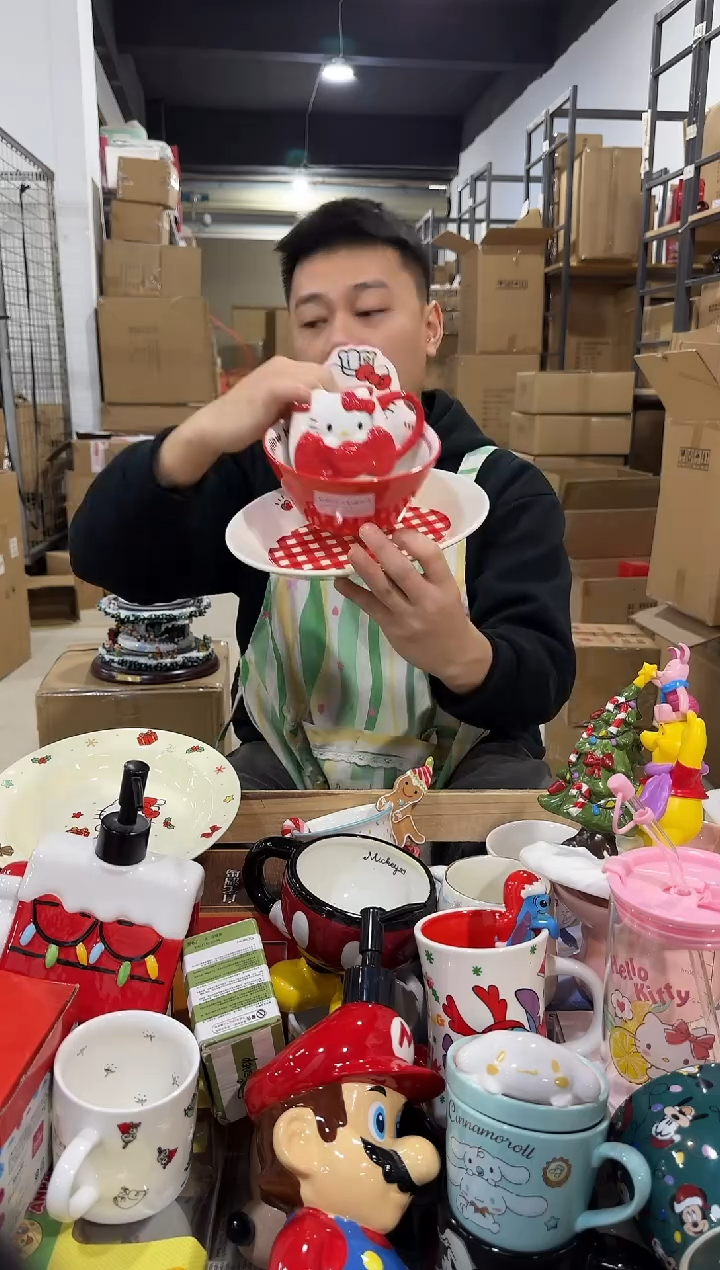 瓷片原盒kt猫红色蝴蝶结餐具3件套