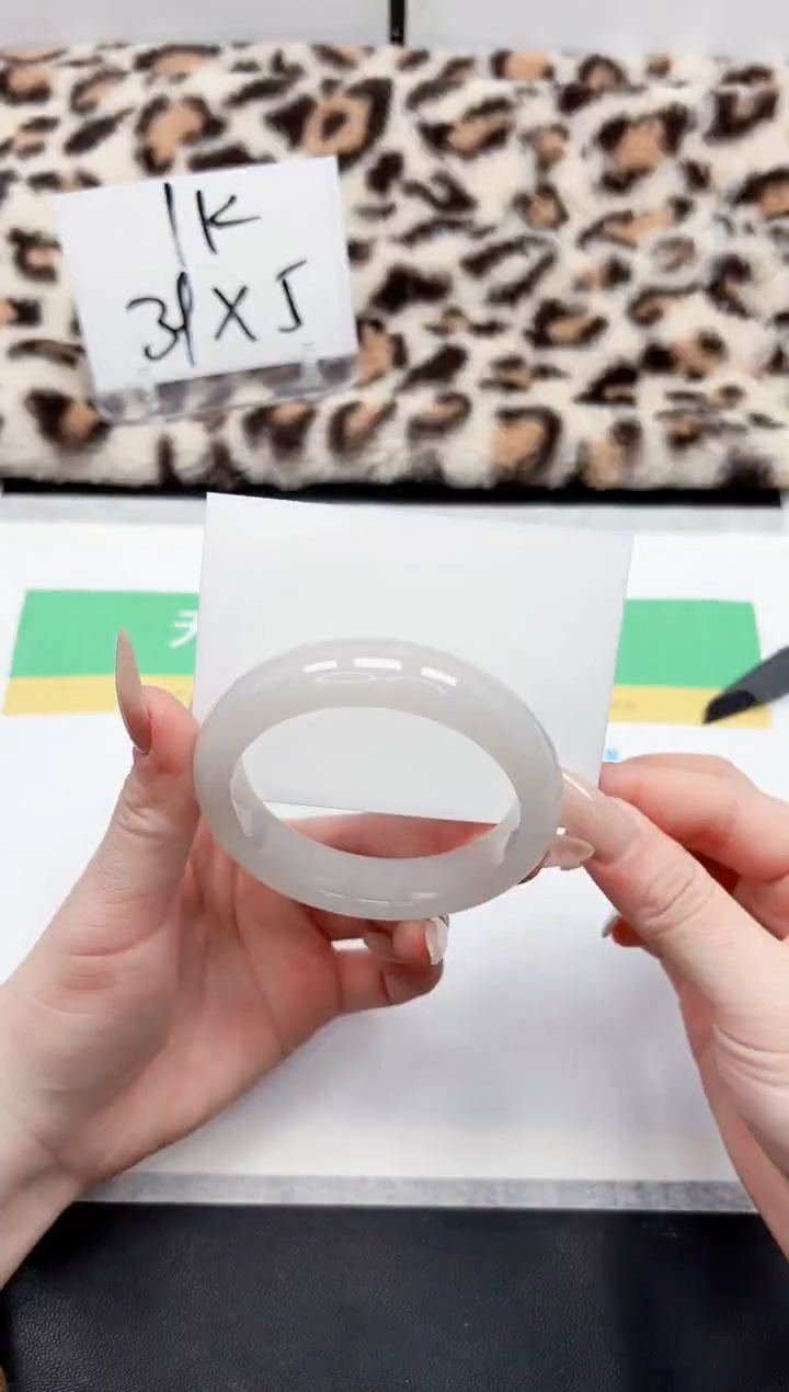 【闪购商品】石英质玉手镯未镶嵌40-58.1