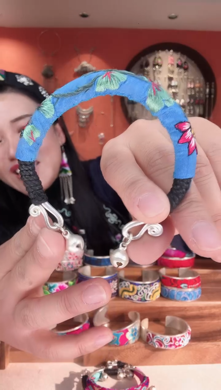 织绣手工苗银苗绣刺绣手镯23