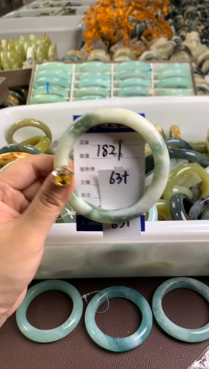 【闪购商品】蛇纹石玉手镯未镶嵌1821