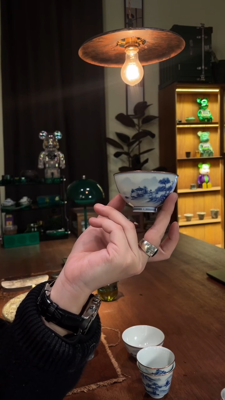 微瑕 包铜青花山水大杯.
