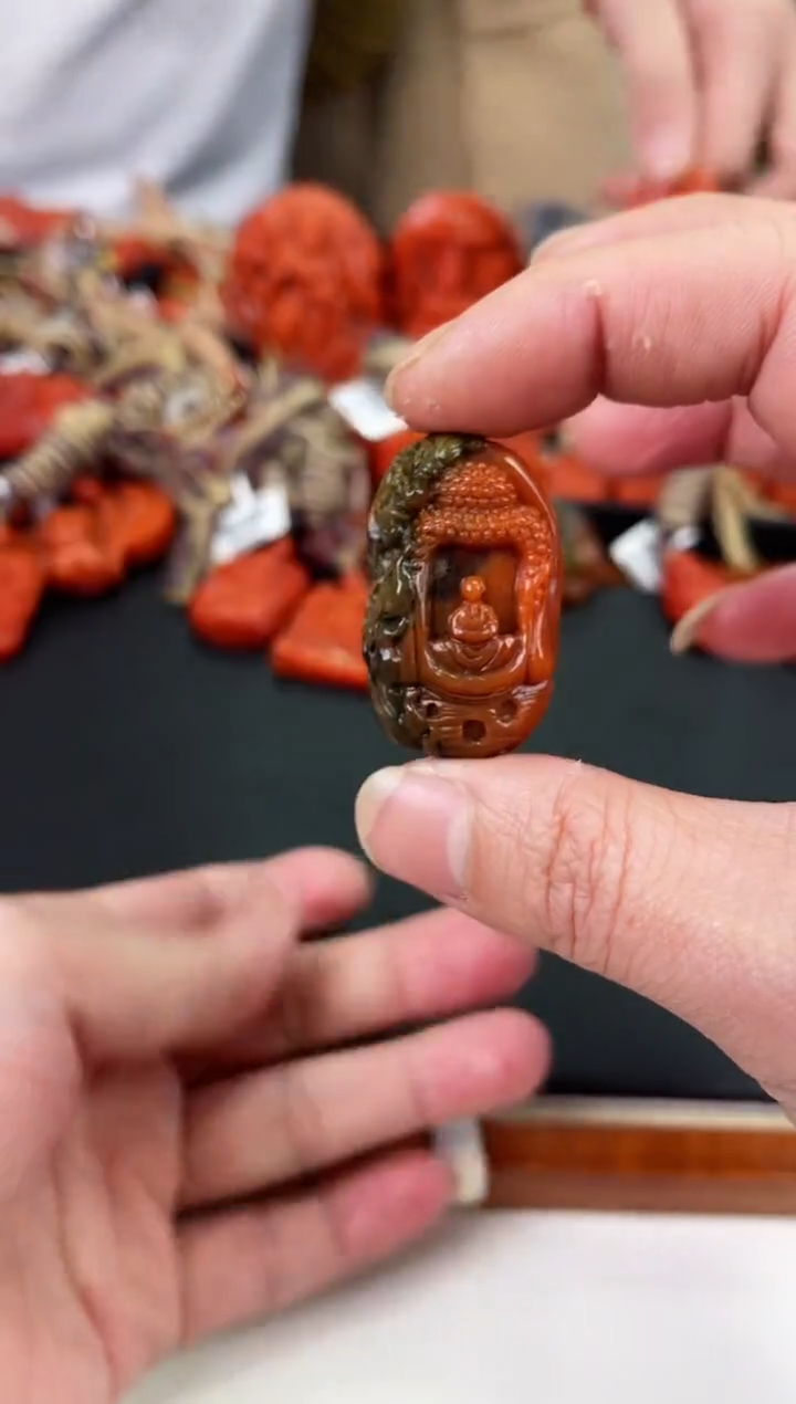 【闪购商品】南红玛瑙吊坠未镶嵌一个/条