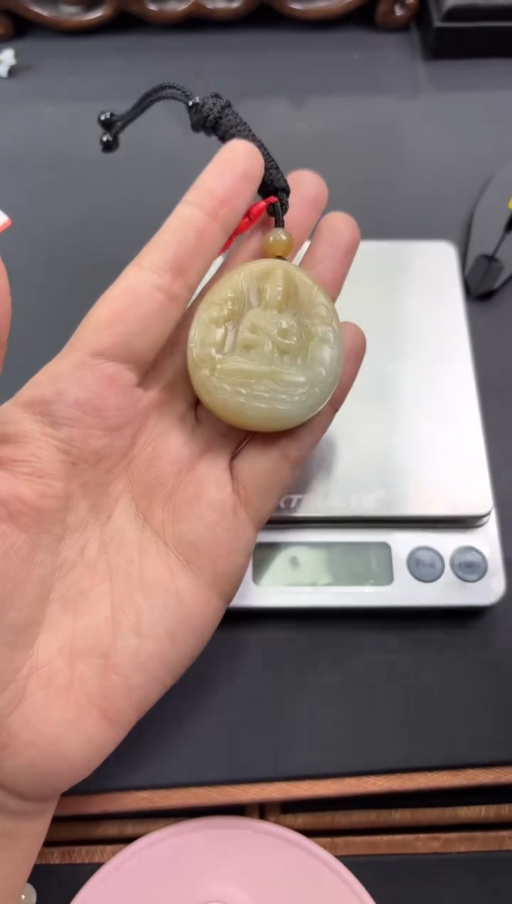 【闪购商品】和田玉吊坠(赠链)未镶嵌且末微色差迪克兰二细吊坠