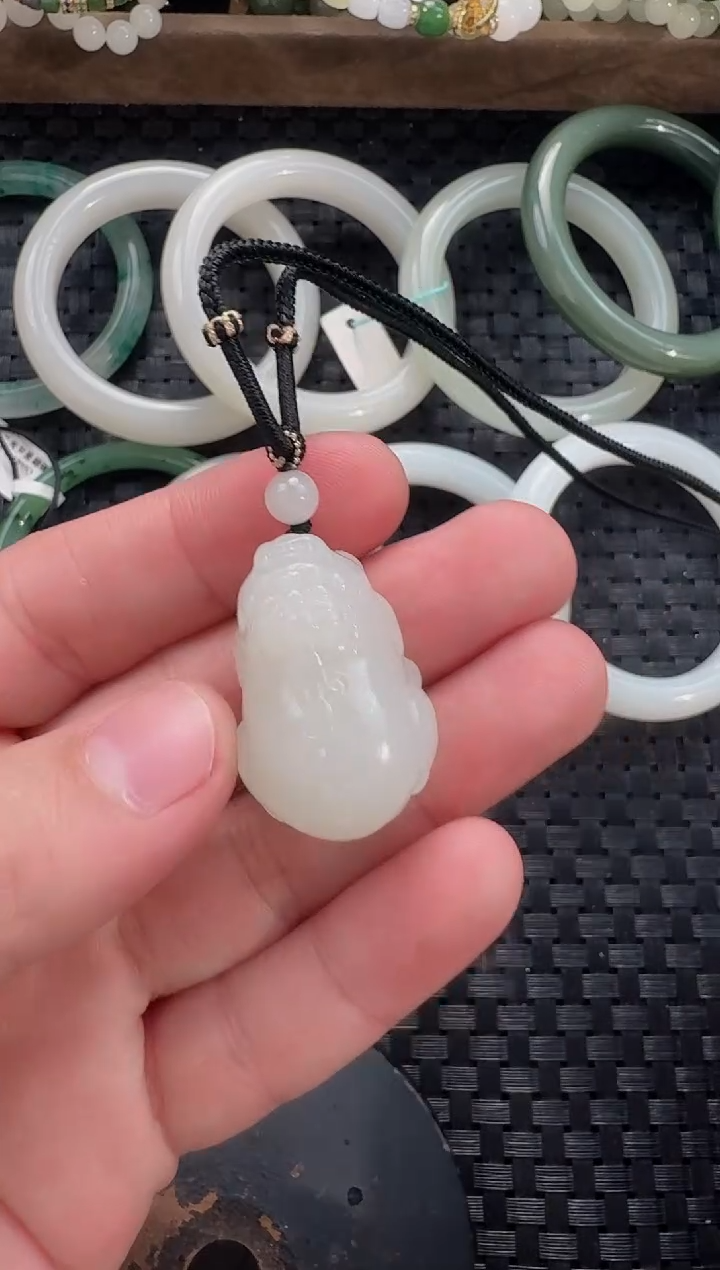 颈饰未镶嵌和田玉貔貅