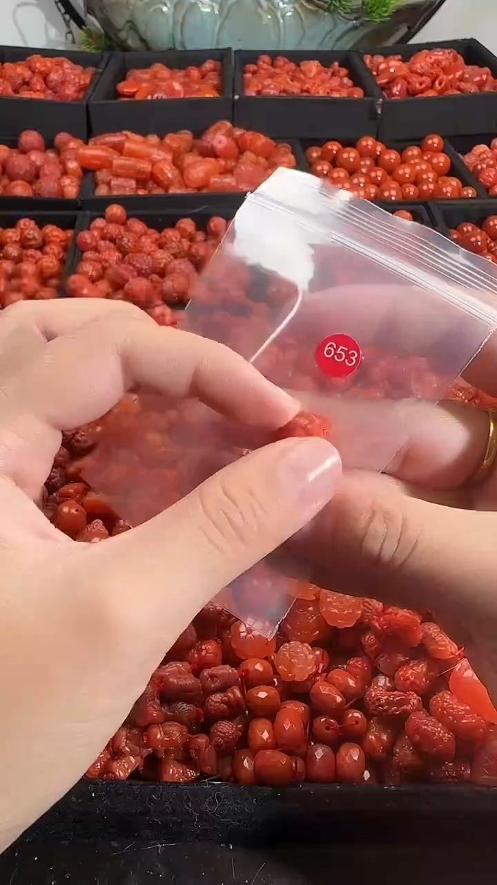 颈饰未镶嵌南红玛瑙1