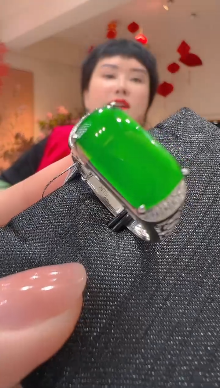 【闪购商品】翡翠戒指18K金镶嵌               