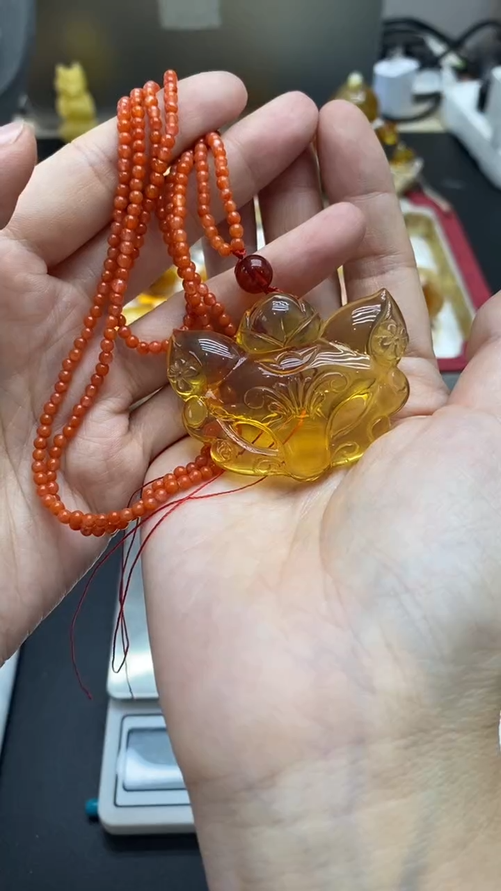 琥珀未镶嵌珠宝奇石游****?1301
