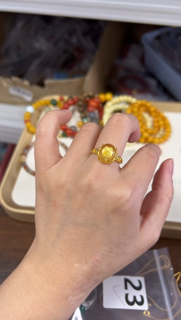 未镶嵌琥珀戒指隐雕琥珀花朵镶嵌款戒指[93]