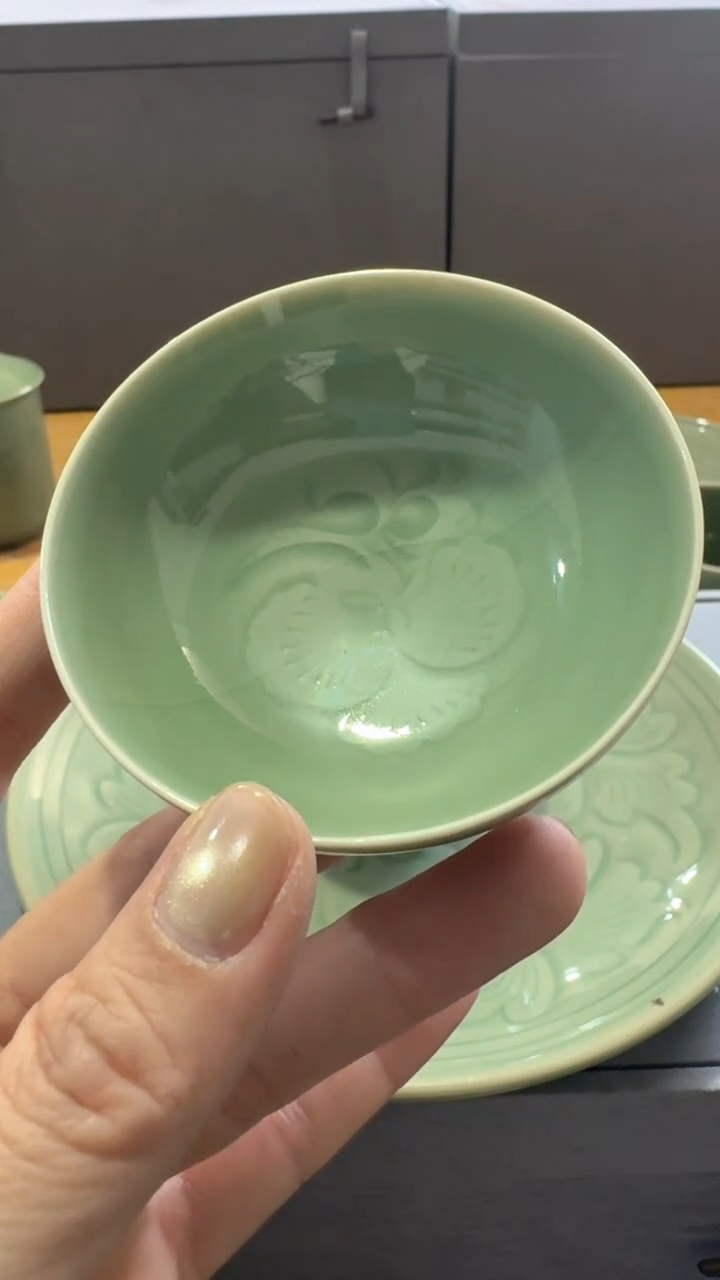 瓷片在**方瑕疵处理 老货 手工刻花茶碗 一个