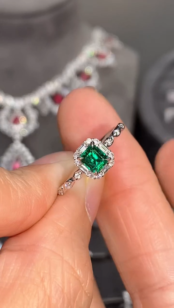 【闪购商品】祖母绿戒指18K金镶嵌0.515ct/新年开工价-哥伦比亚