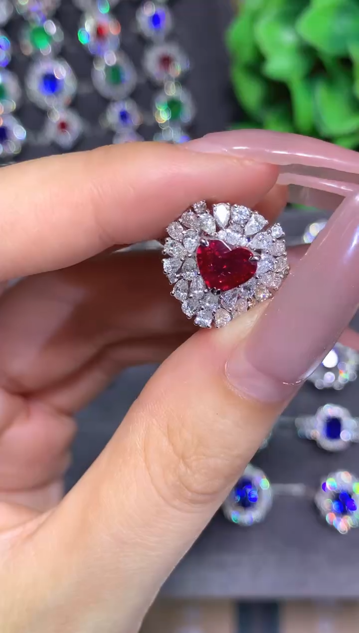 18K金镶嵌戒指红宝石1.26CT   主证
