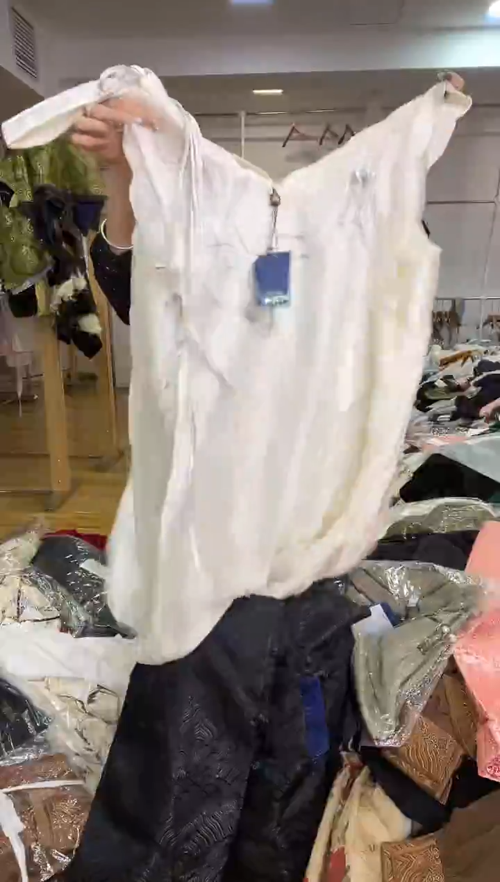 吊带裙       M码        130斤