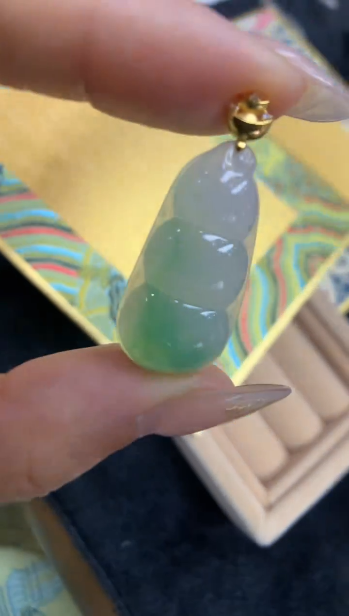 【闪购商品】翡翠颈饰18K金镶嵌福豆