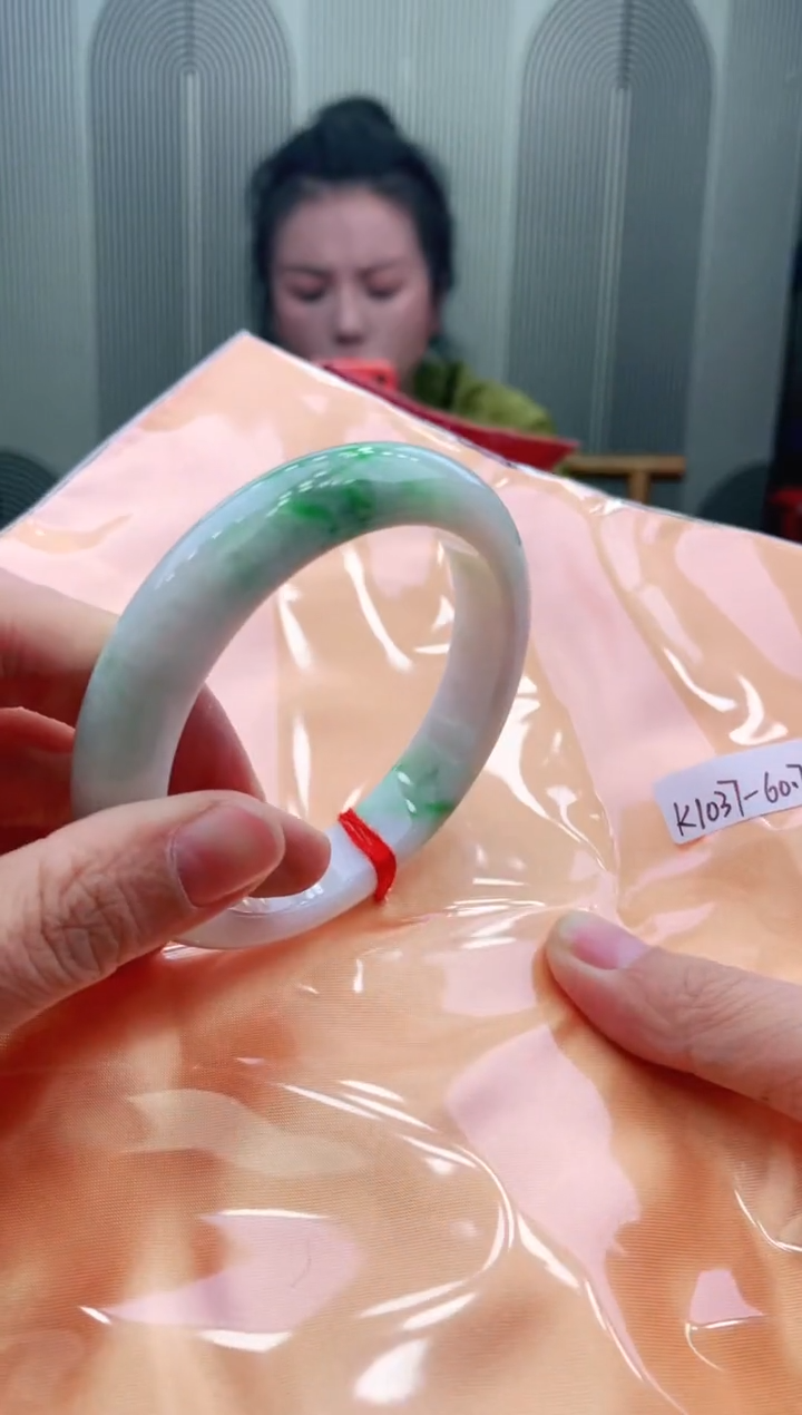 未镶嵌手镯翡翠60+