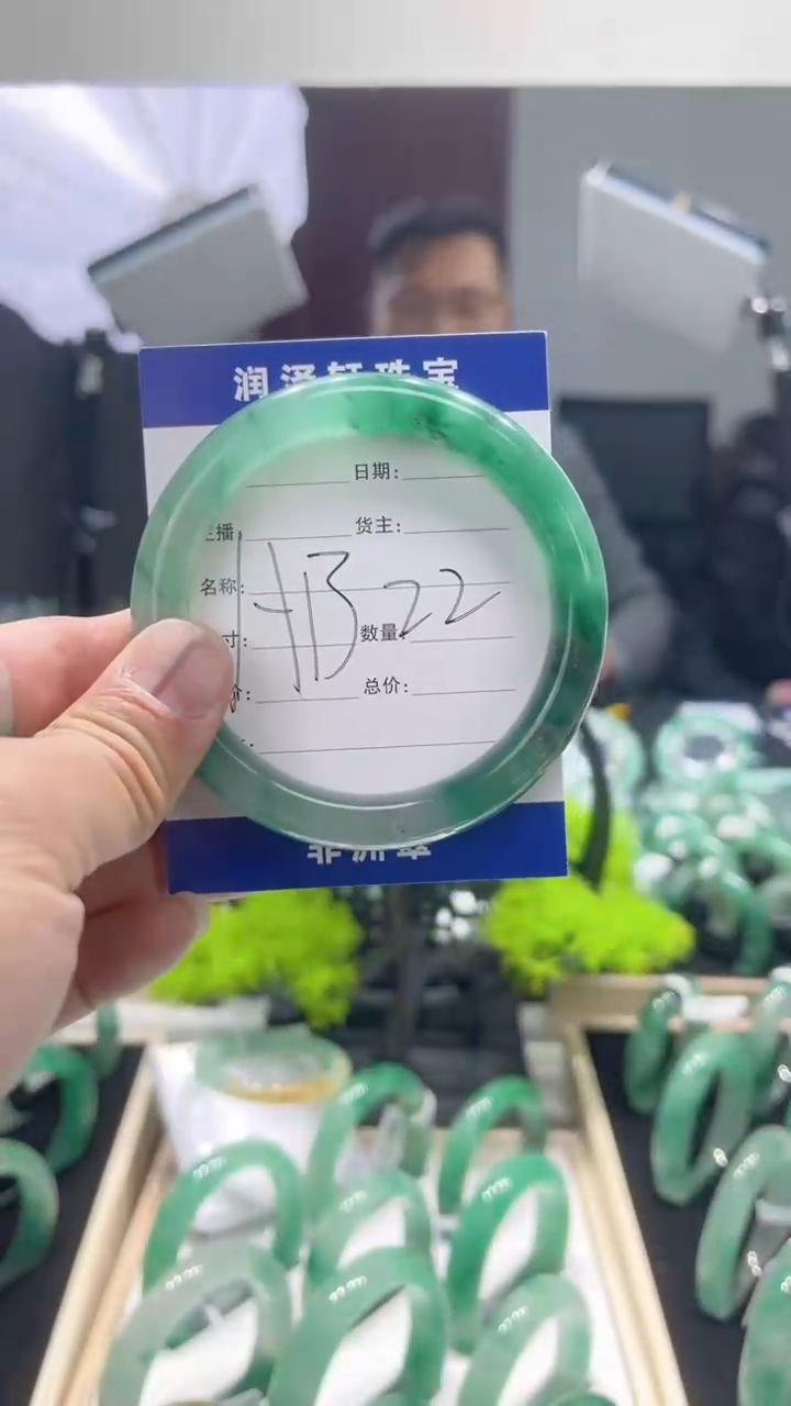 【闪购商品】石英质玉手镯合金非