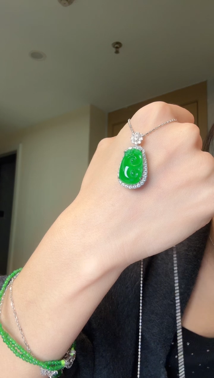 【闪购商品】翡翠吊坠(不含链)银S925镶嵌天然翡翠吊坠