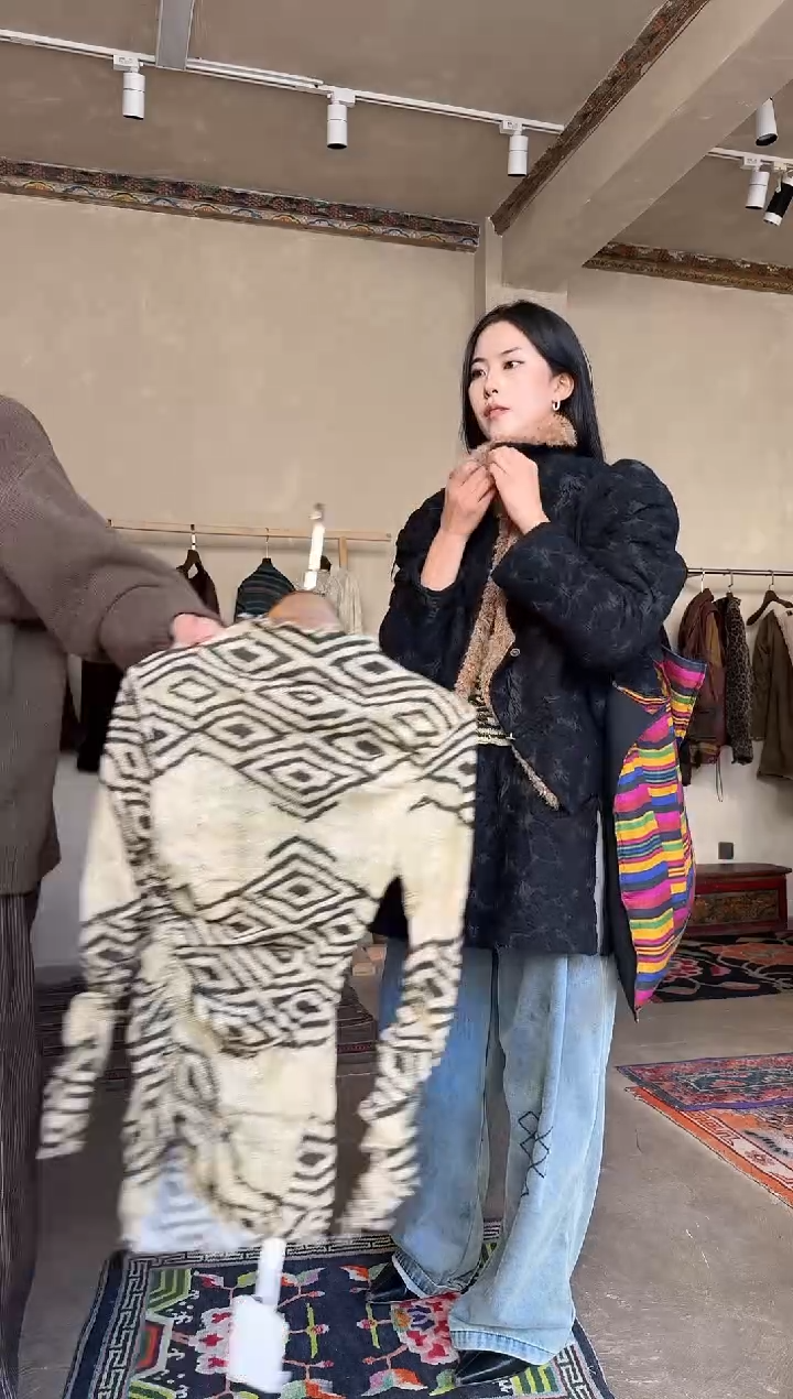 KWC26FW米黄色图腾打底M