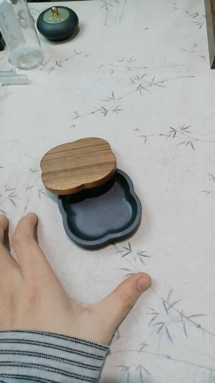 海棠花罗纹砚台 1个