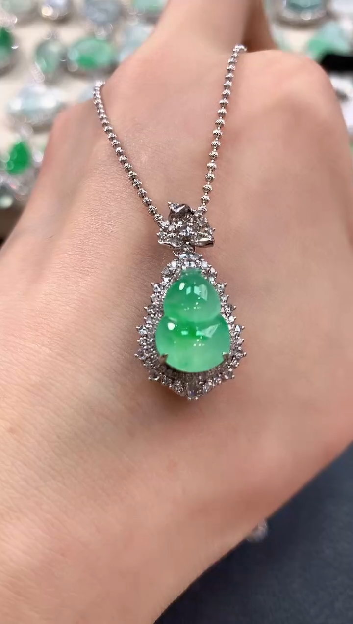 【闪购商品】翡翠吊坠(不含链)18K金镶嵌n20     