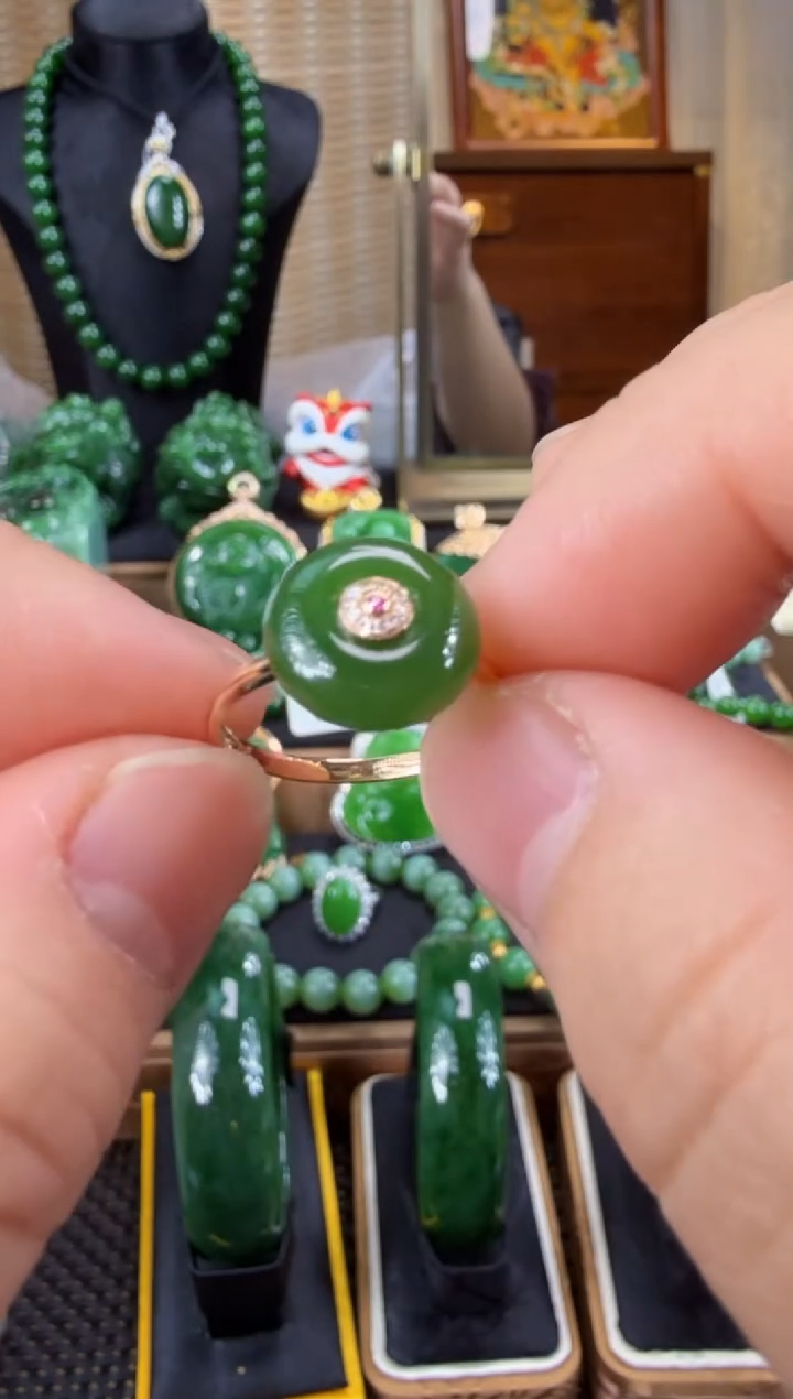 【闪购商品】和田玉（碧玉）戒指18K金镶嵌 