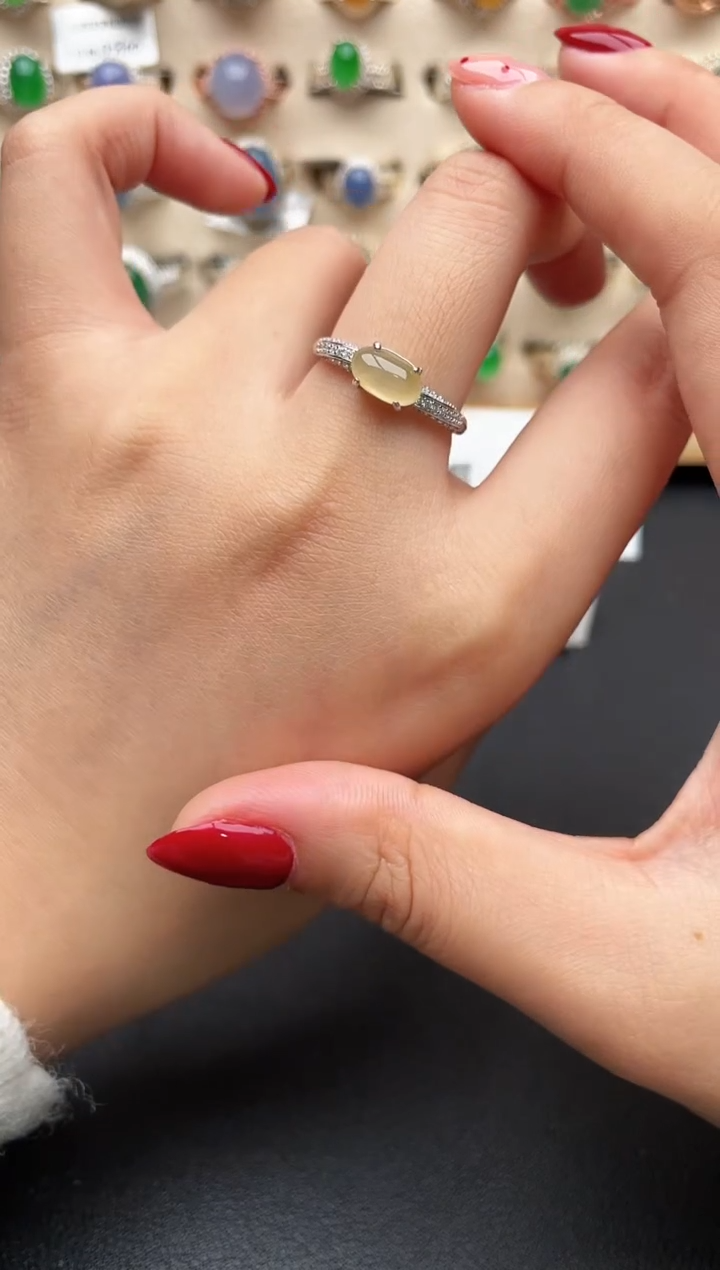 未镶嵌戒指翡翠一物一证一礼盒